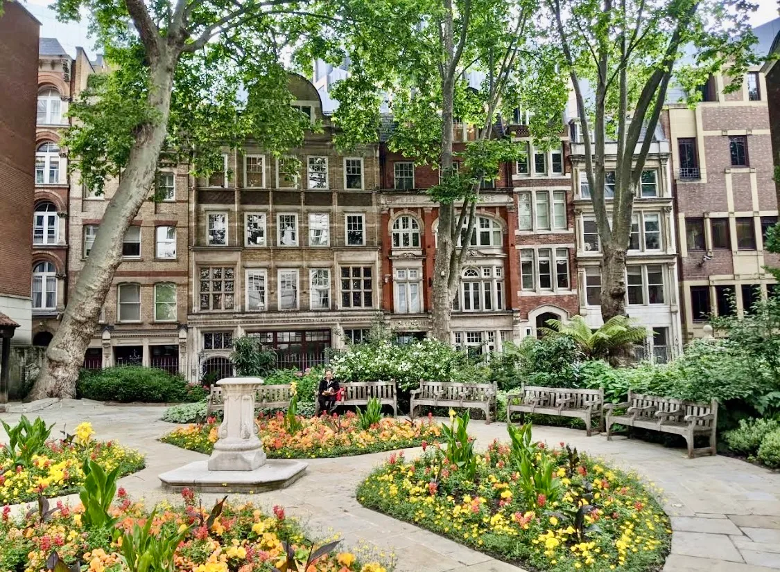 Atmosphere at Postman's Park London — travel photo