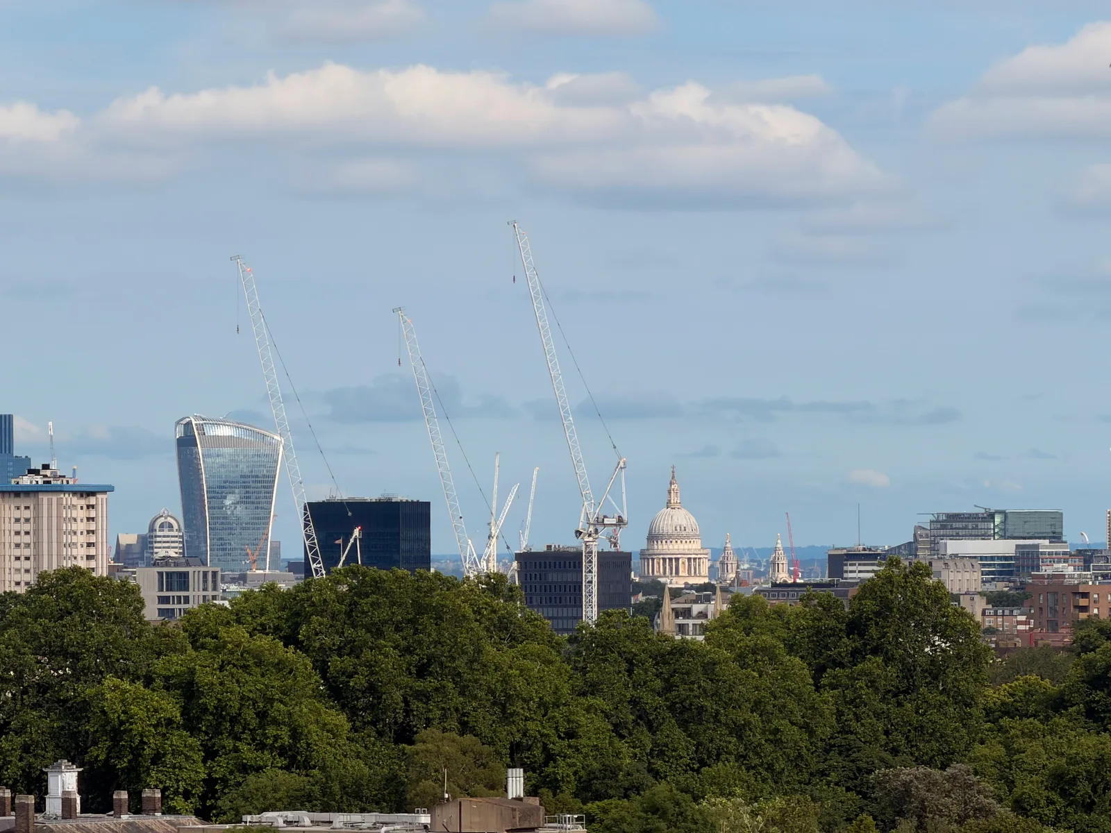 Atmosphere at Primrose Hill London — travel photo