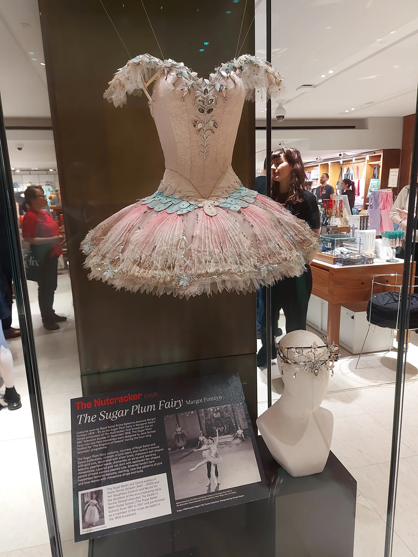 Atmosphere at Royal Ballet and Opera London — travel photo