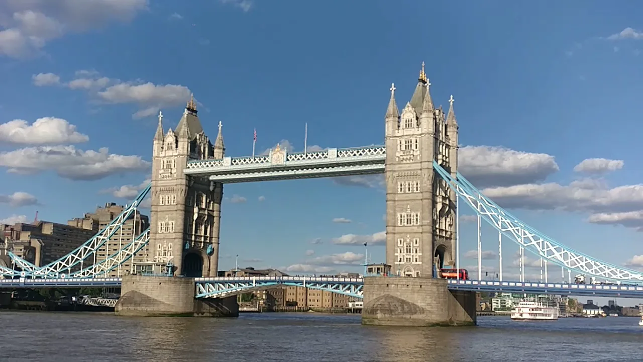 Details at Tower Bridge London — travel photo