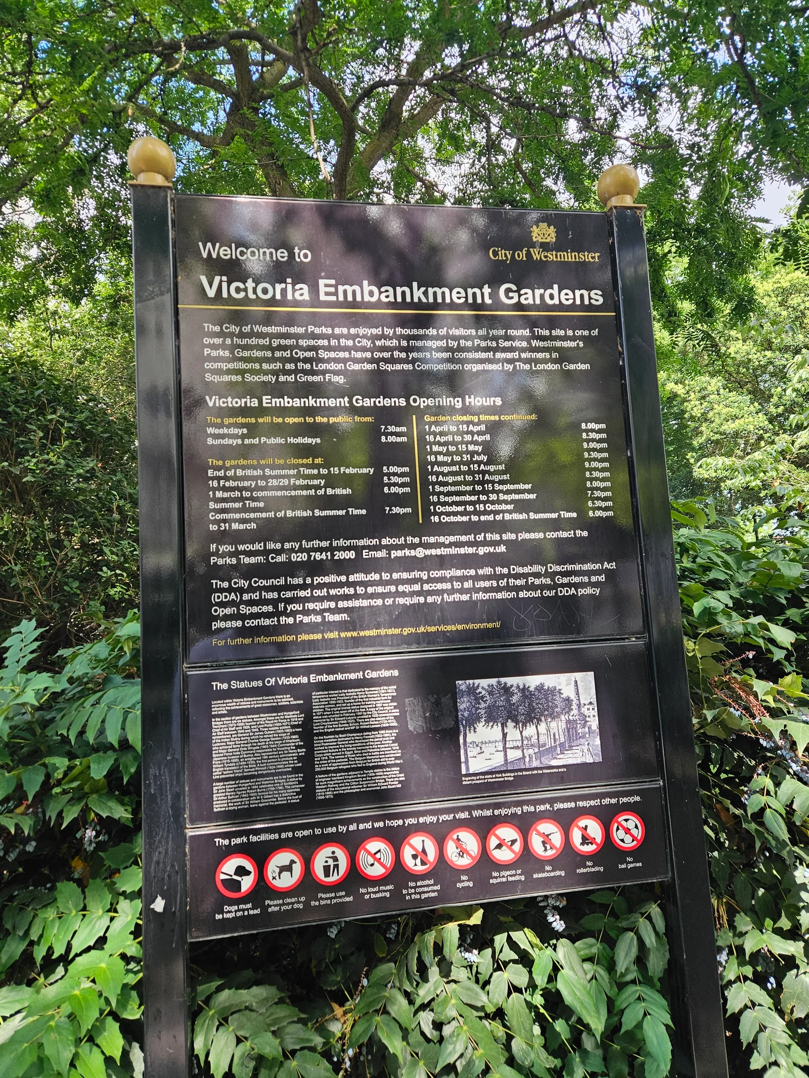Interior at Victoria Embankment Gardens London — travel photo