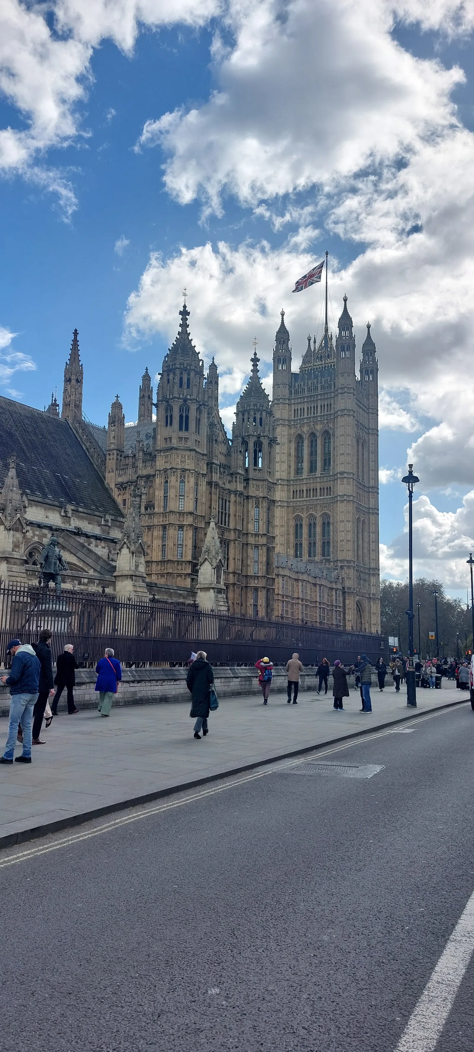 Atmosphere at Victoria Tower Gardens London — travel photo