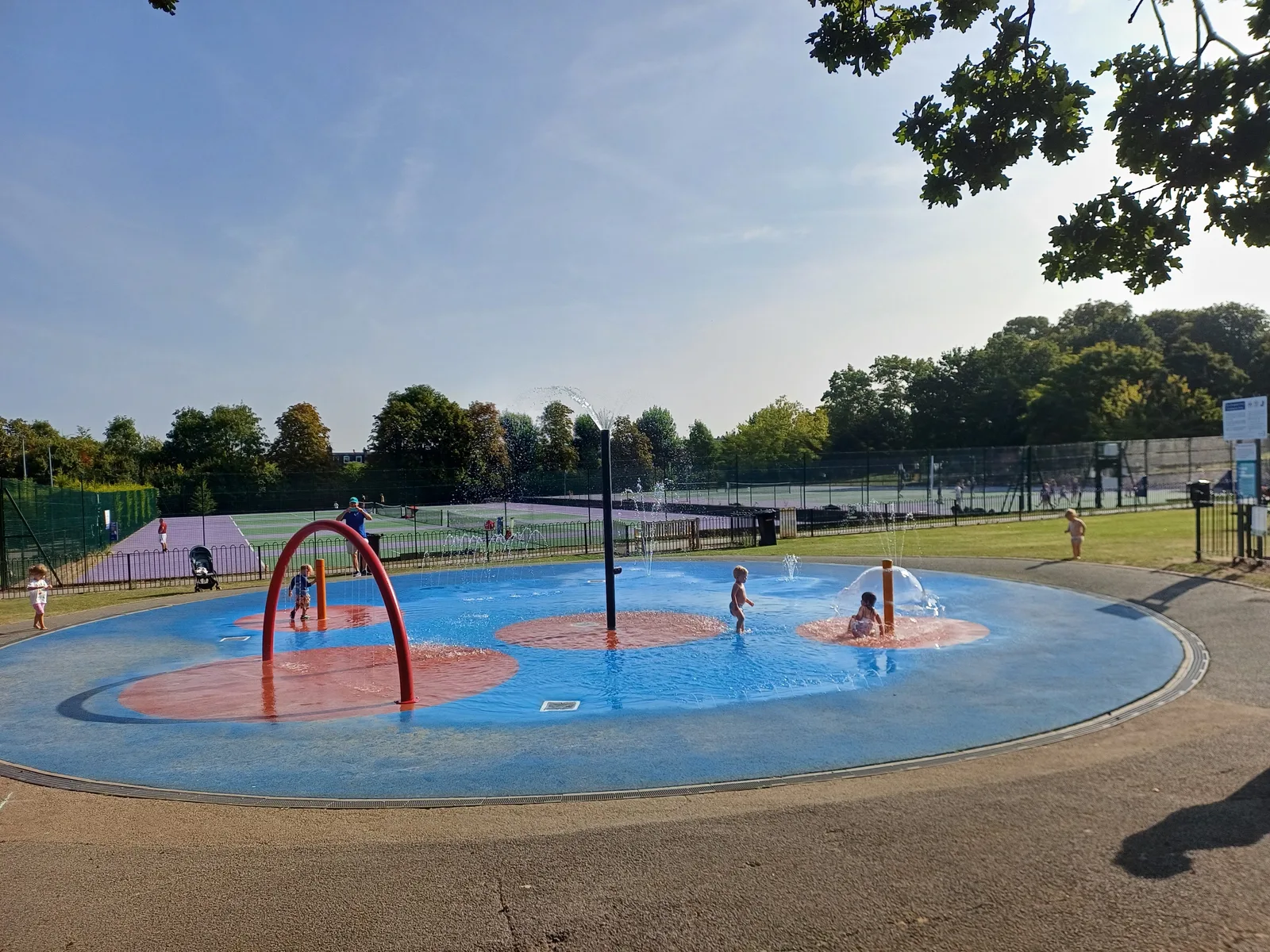 Details at Wimbledon Park London — travel photo