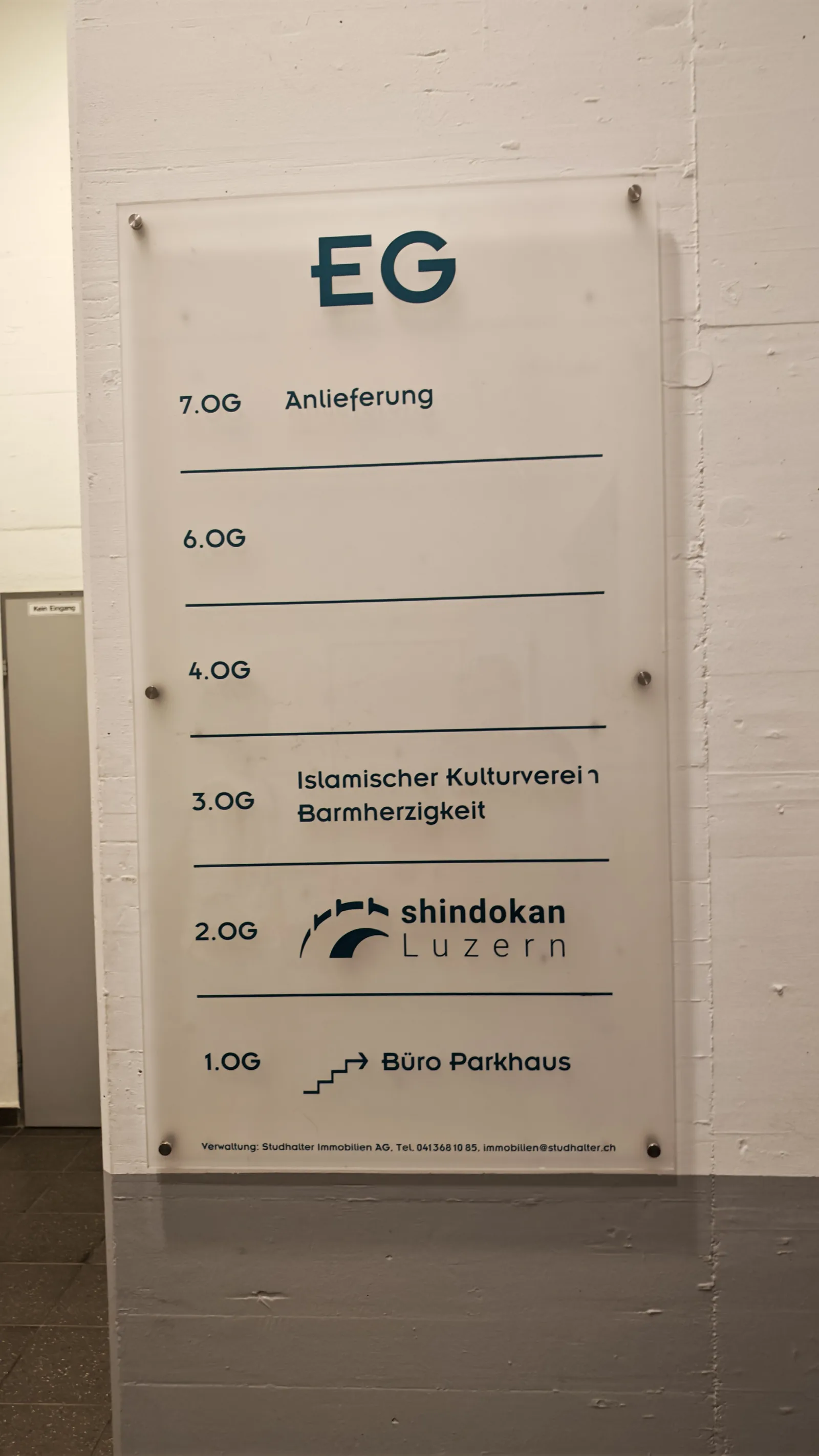 Details at Islamischer Kulturverein Barmherzigkeit, Xhamia Mëshira Luzern, Moschee Luzern Lucerne — travel photo