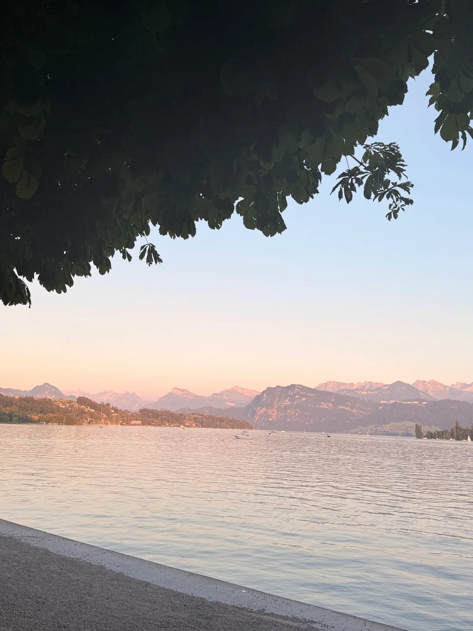 Atmosphere at Seebad Luzern Lucerne — travel photo