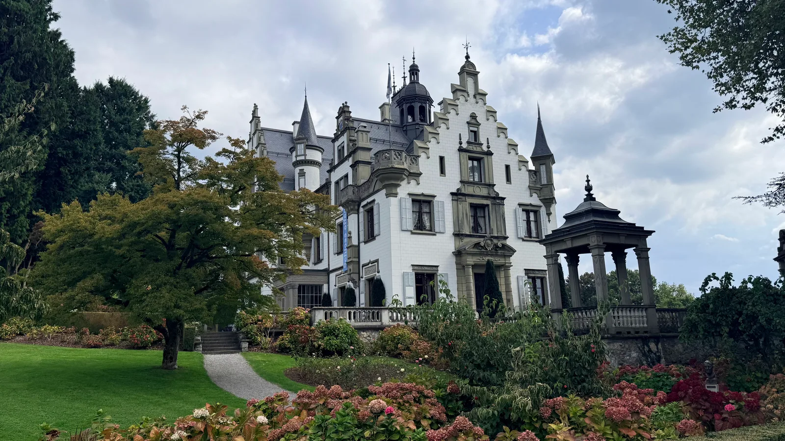 Main view at Spielplatz Meggenhorn Lucerne — travel photo
