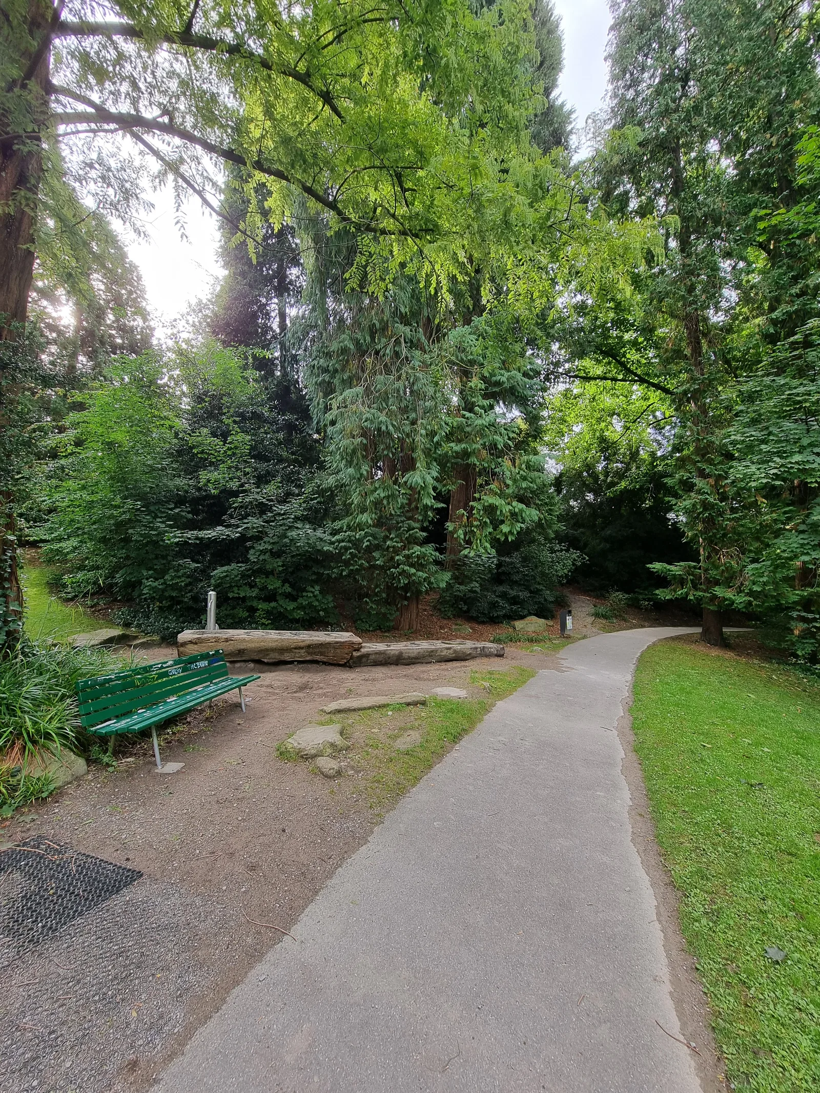 Details at Wettsteinpark Lucerne — travel photo
