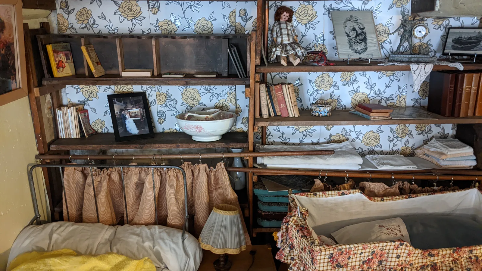 Details at Association Soierie Vivante Lyon — travel photo