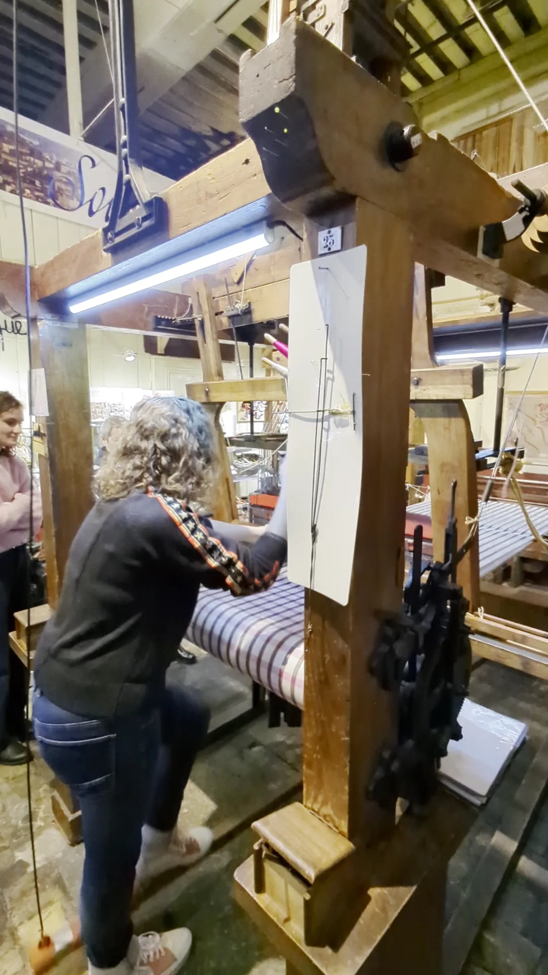 Details at Atelier Municipal de Tissage: Municipal Weaving Workshop Lyon — travel photo