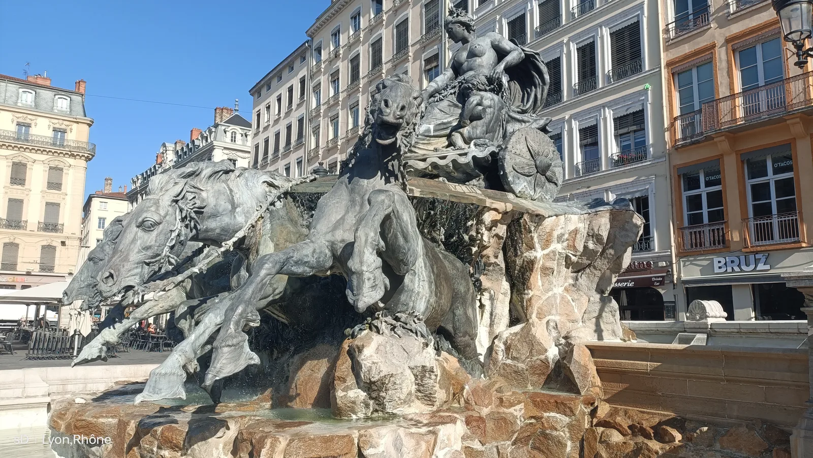Details at Bartholdi Fountain Lyon — travel photo