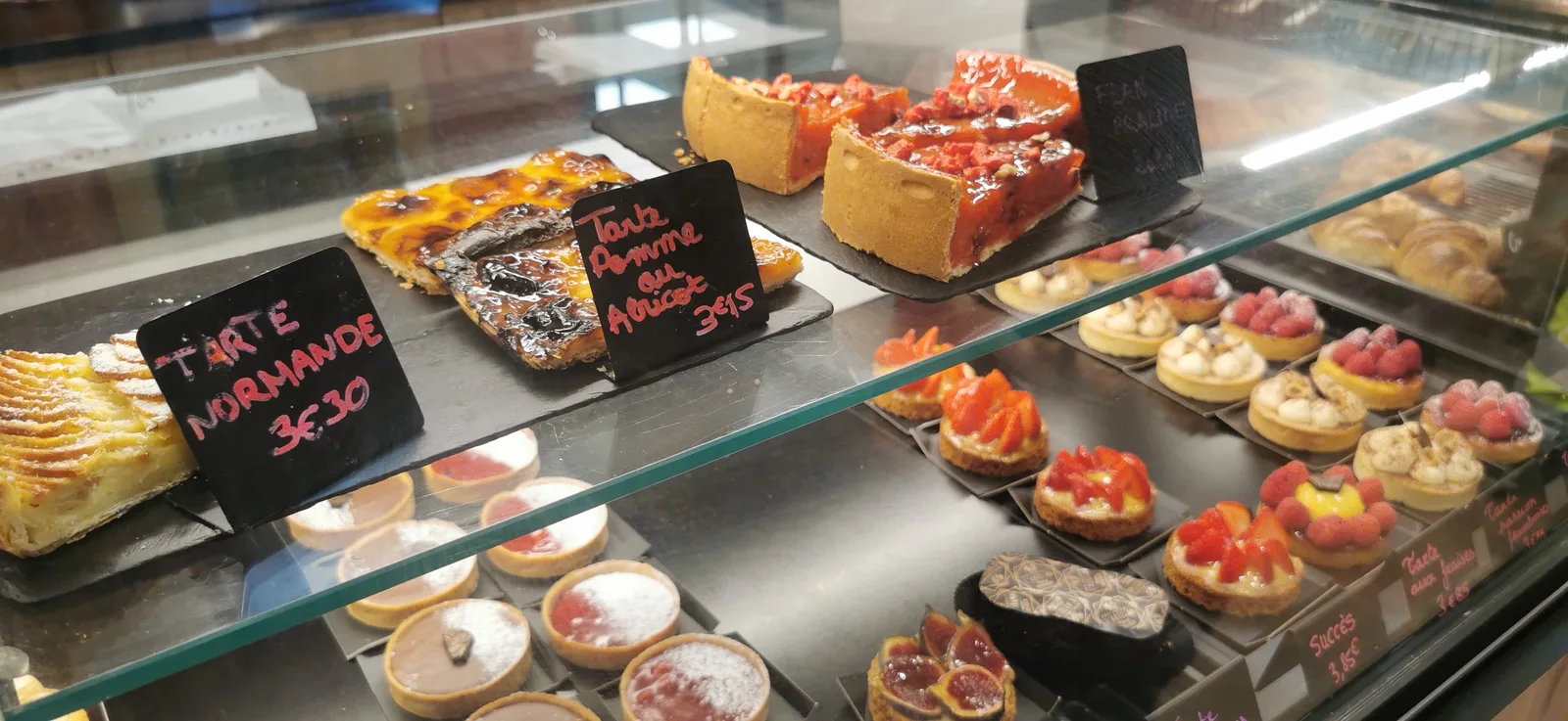 Details at Boulangerie L'Artisan (Maison Dumollard) Lyon — travel photo