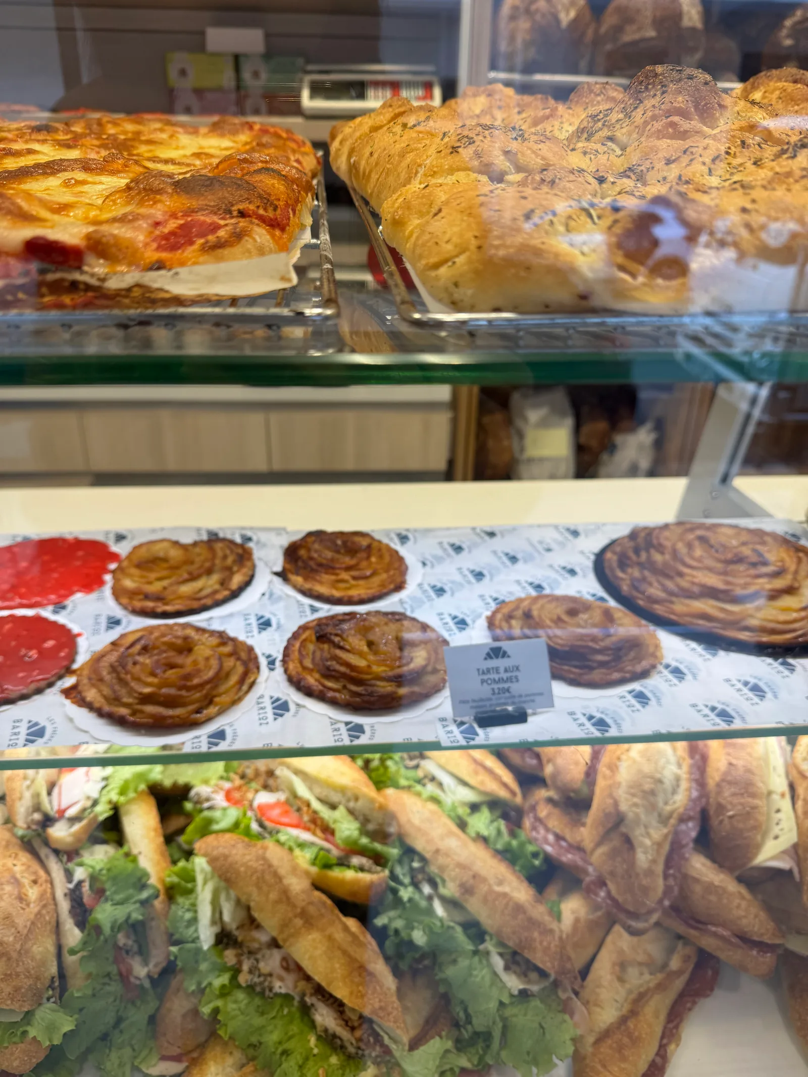 Atmosphere at Boulangerie Les Frères Barioz Lyon — travel photo