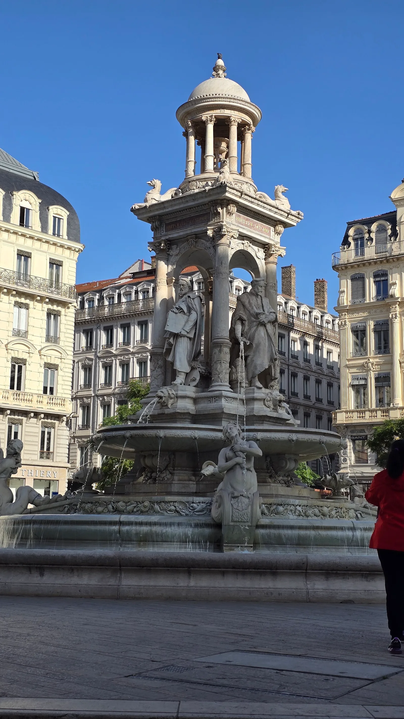 Atmosphere at Fontaine des Jacobins Lyon — travel photo
