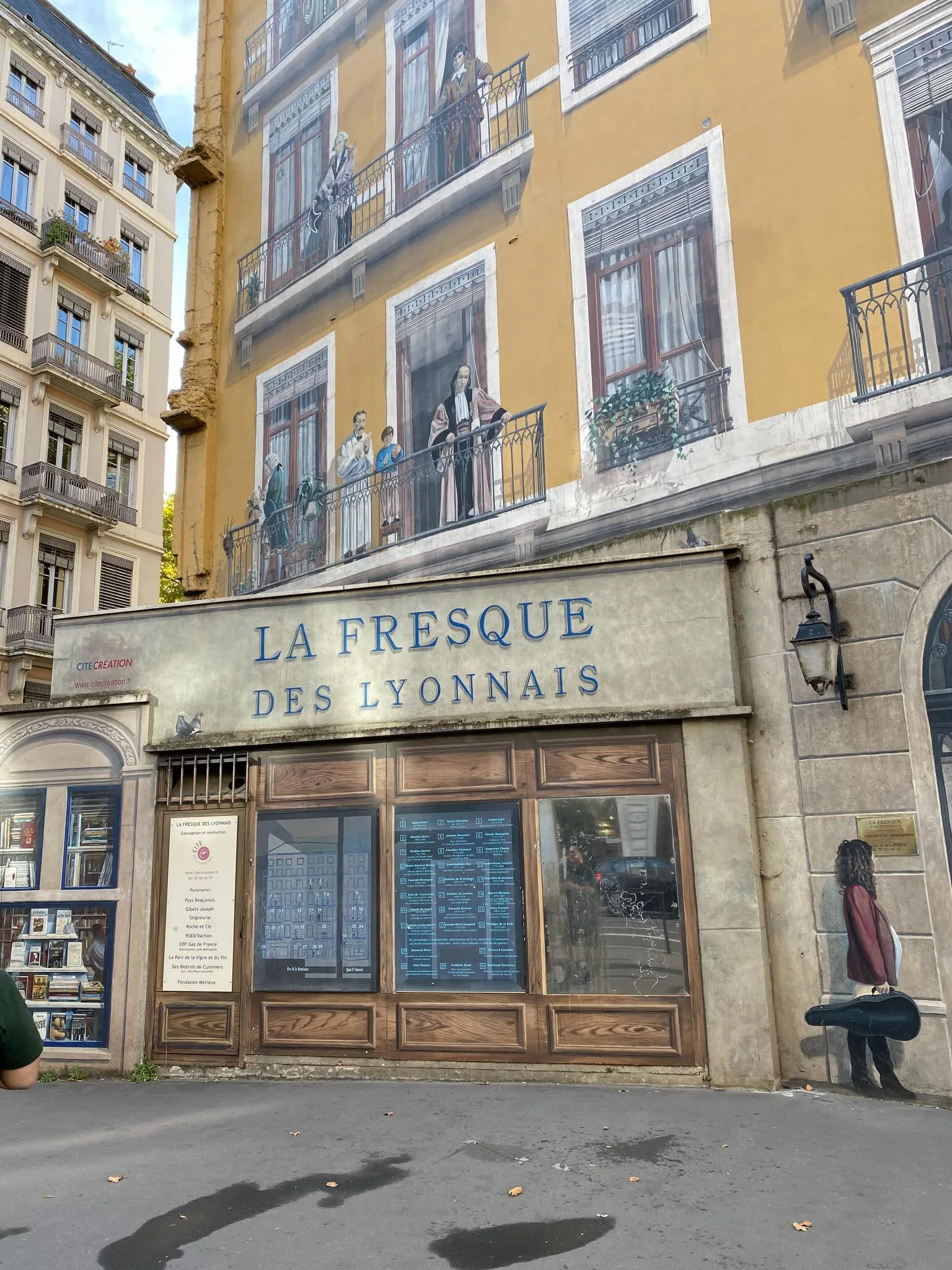 Atmosphere at Fresque des Lyonnais Lyon — travel photo