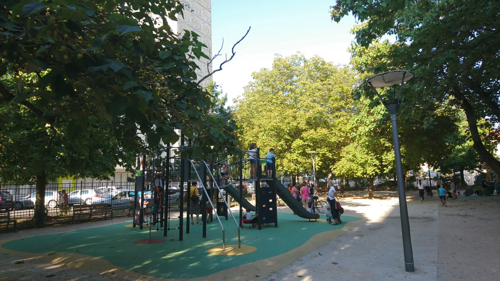 Atmosphere at Jardin du Cardinal Villot Lyon — travel photo