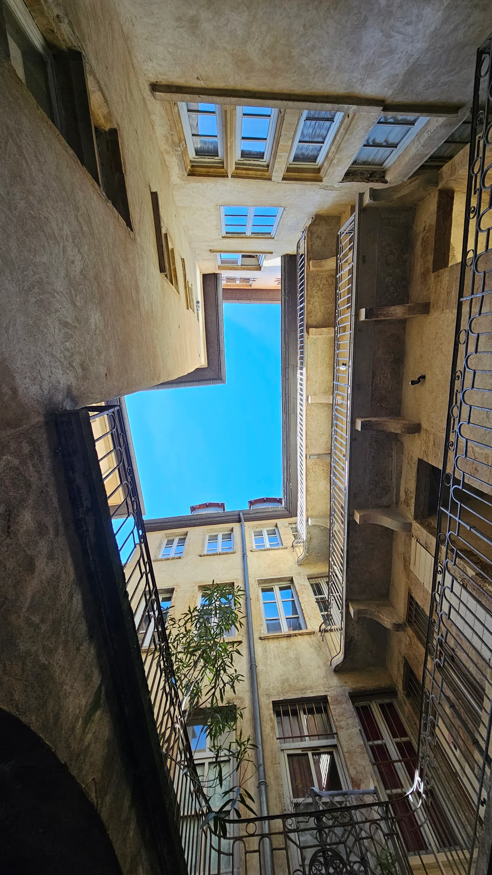 Details at La Longue Traboule Lyon — travel photo