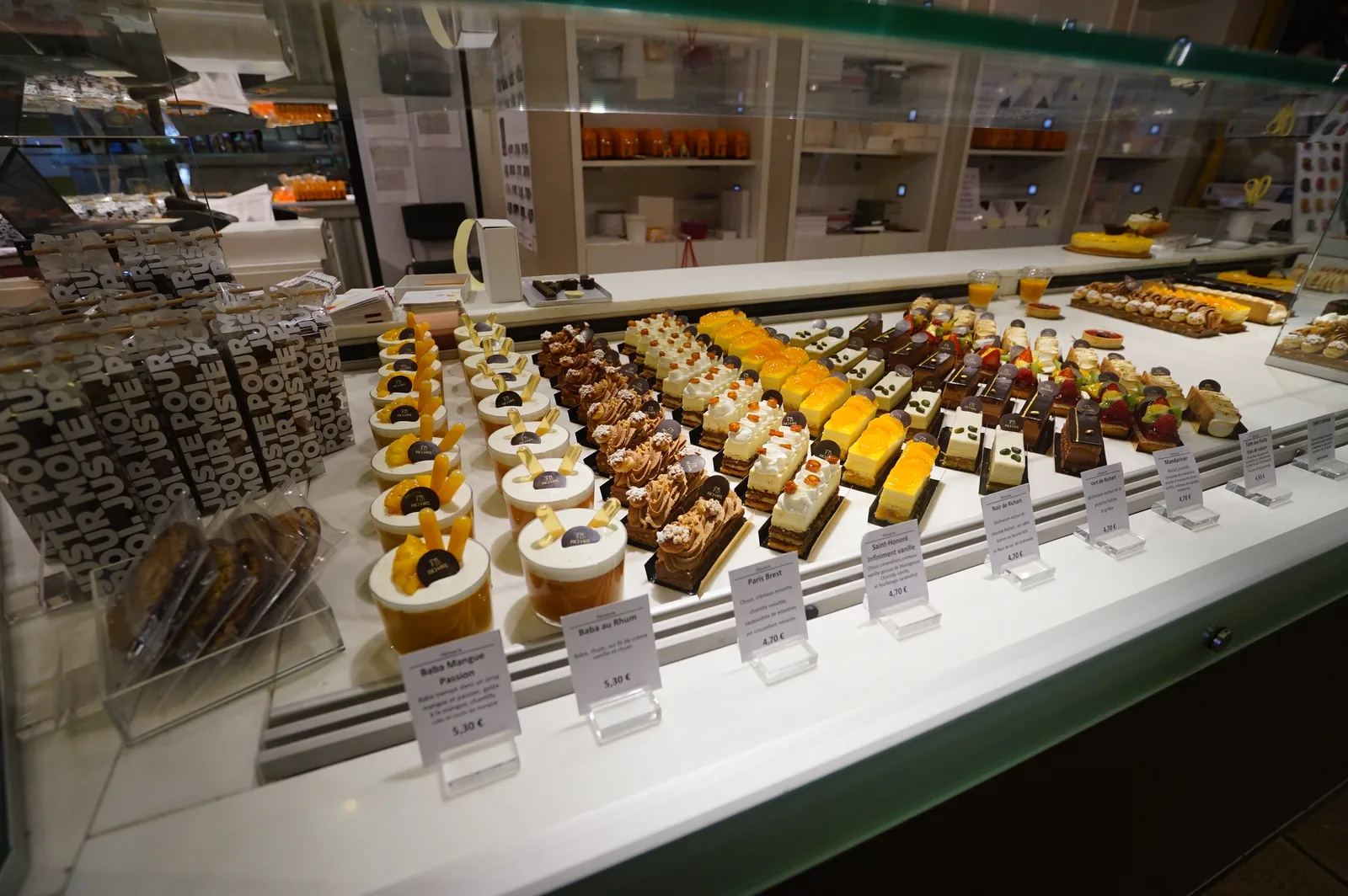 Atmosphere at Les Halles de Lyon Paul Bocuse Lyon — travel photo