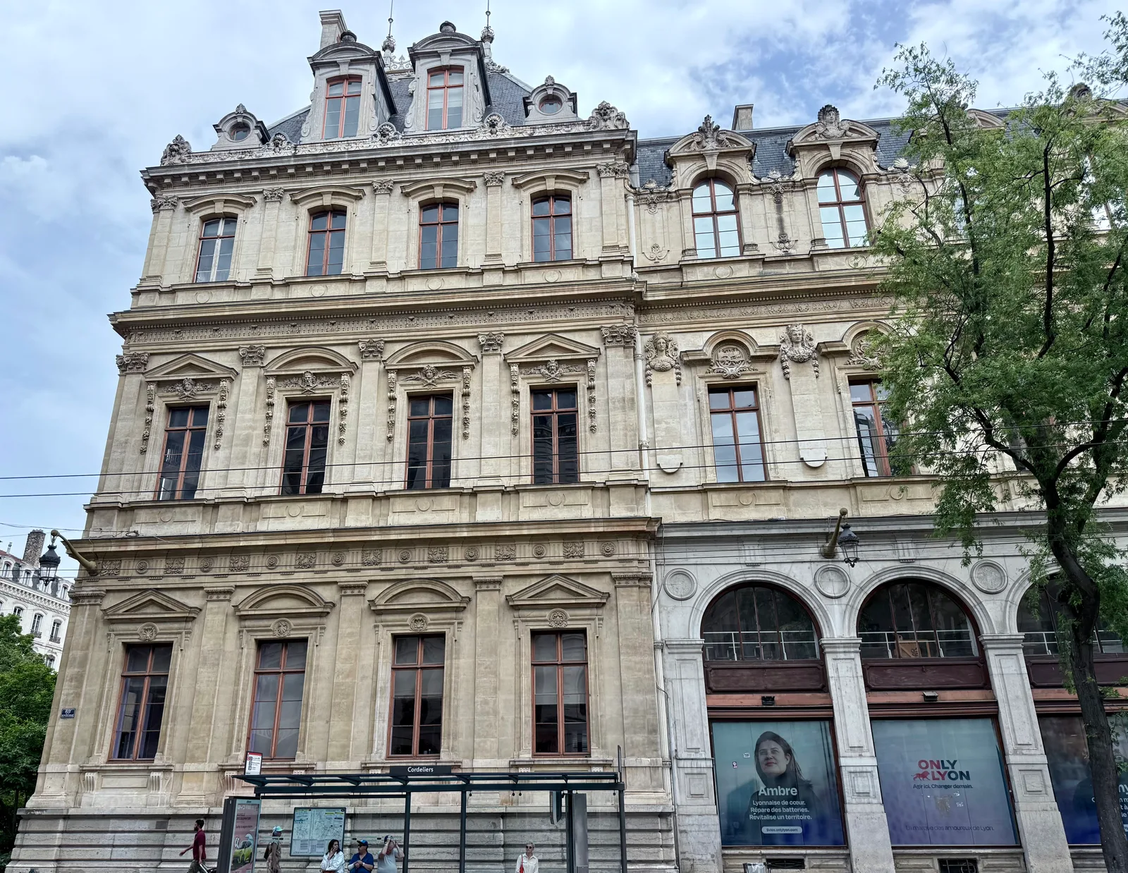 Details at Palais de la Bourse de Lyon Lyon — travel photo