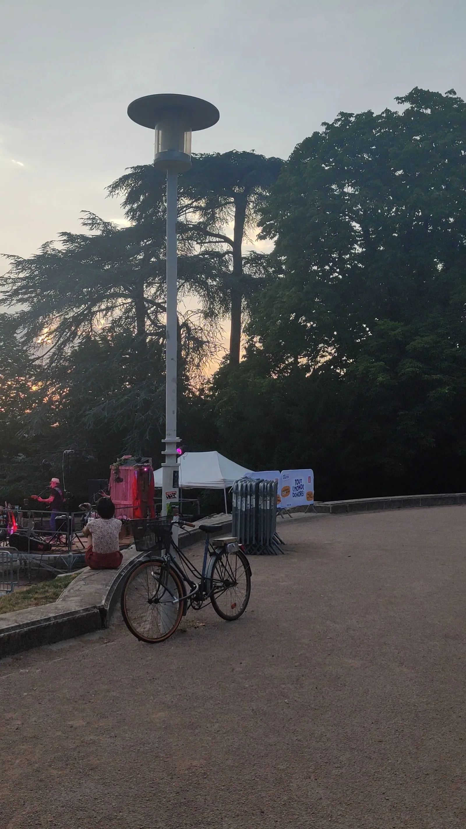 Details at Parc de la Cerisaie Lyon — travel photo