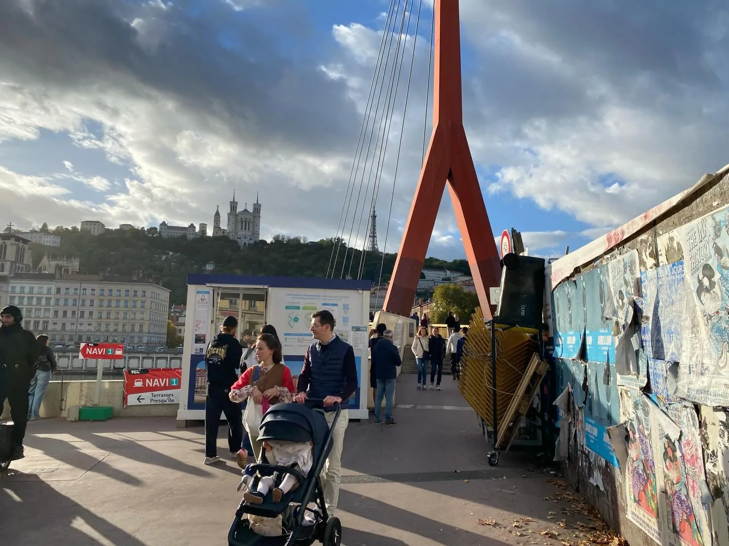Details at Passerelle Pierre-Truche Lyon — travel photo