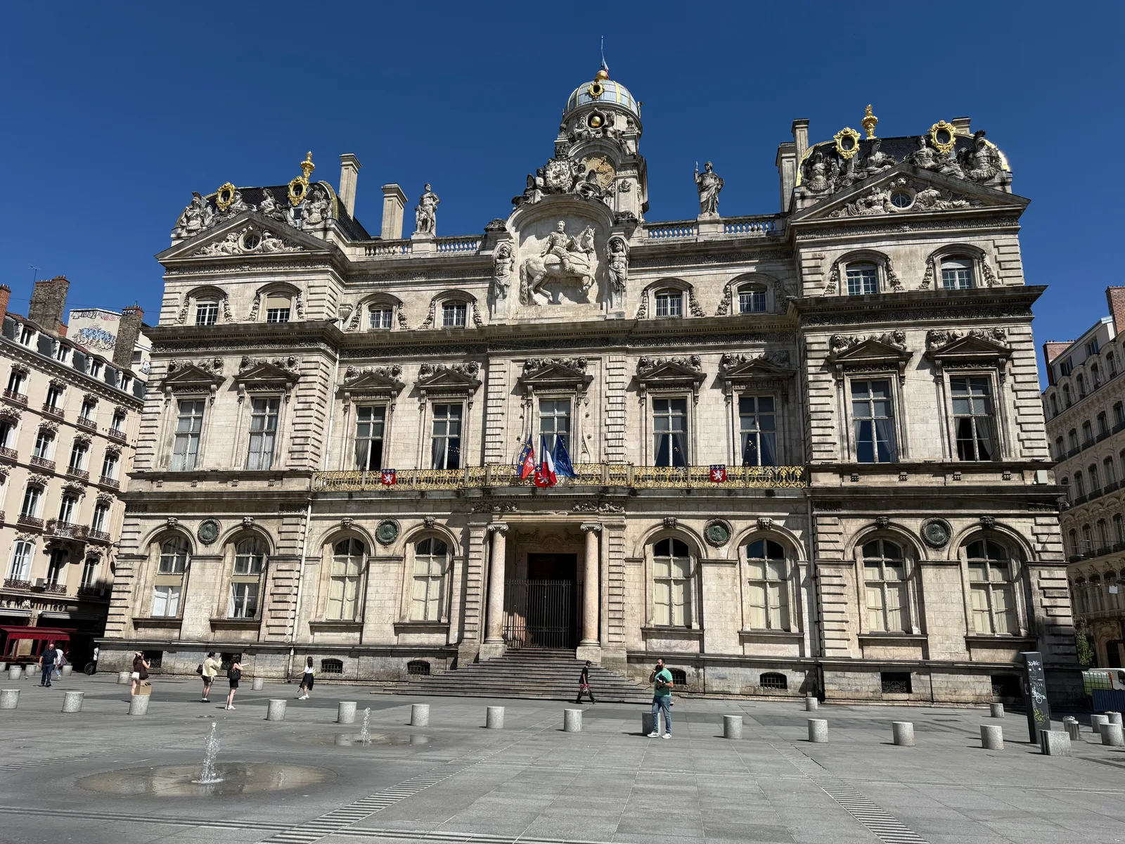 Atmosphere at Place des Terreaux Lyon — travel photo