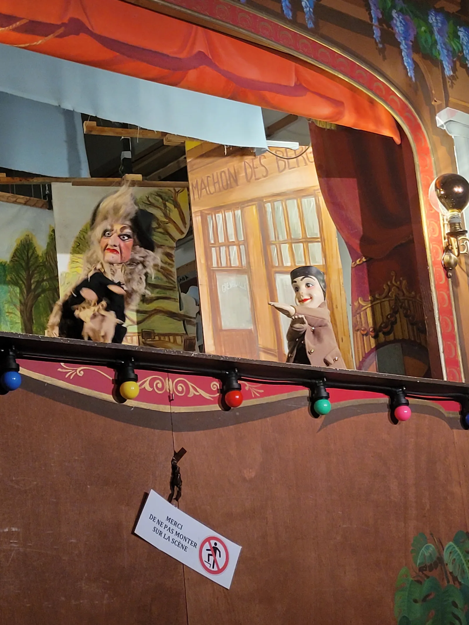 Details at Théâtre La Maison de Guignol - Vieux Lyon Lyon — travel photo