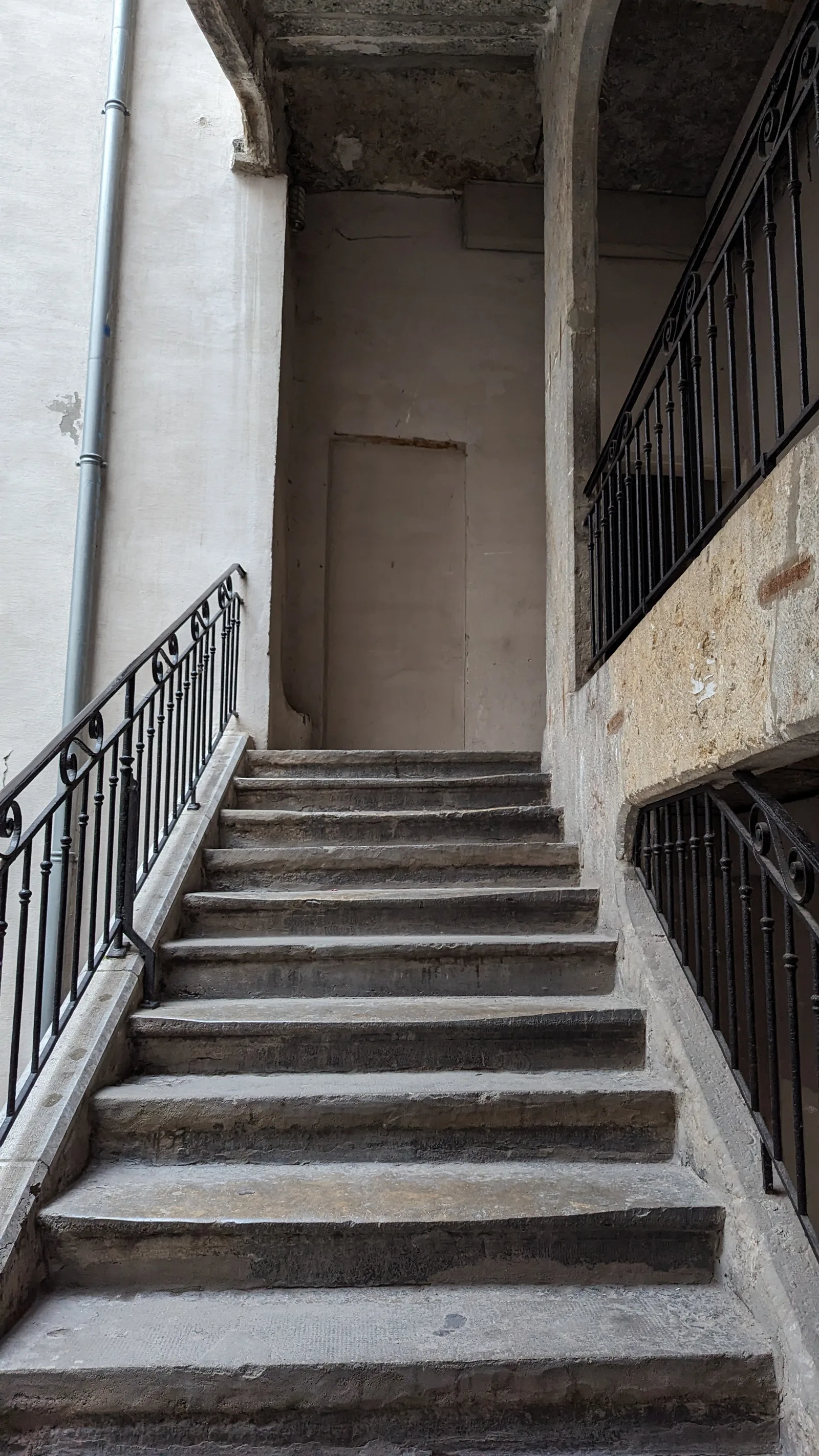 Atmosphere at Traboule et Cour des Voraces Lyon — travel photo