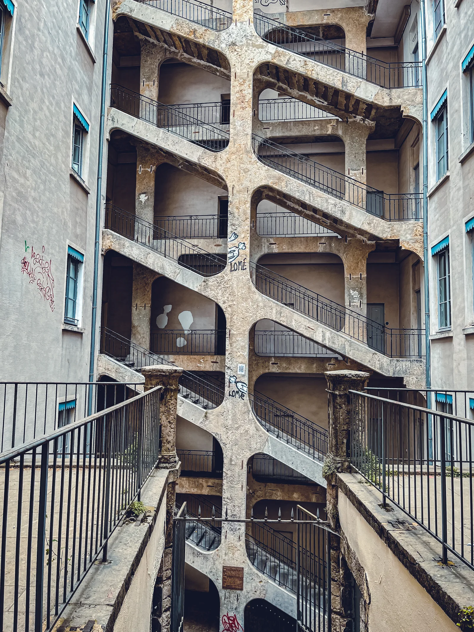 Traboule et Cour des Voraces