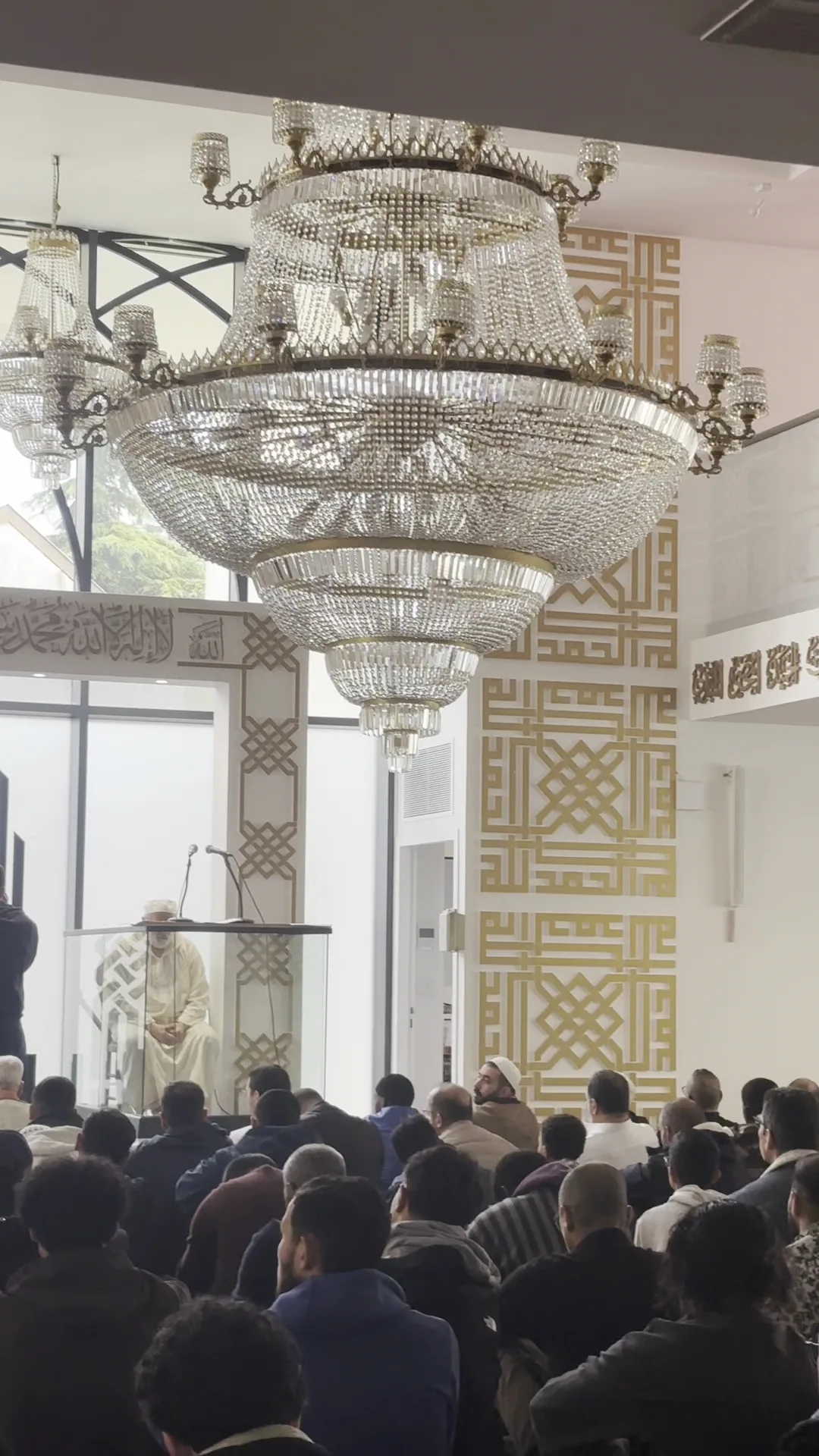 Interior at Uthman Mosque - مسجد عثمان Lyon — travel photo