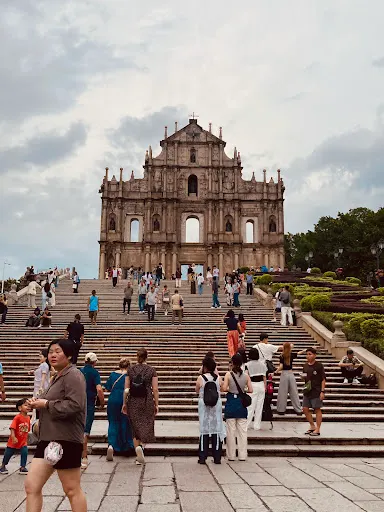 Atmosphere at Ruins of Saint Paul's Macau — travel photo