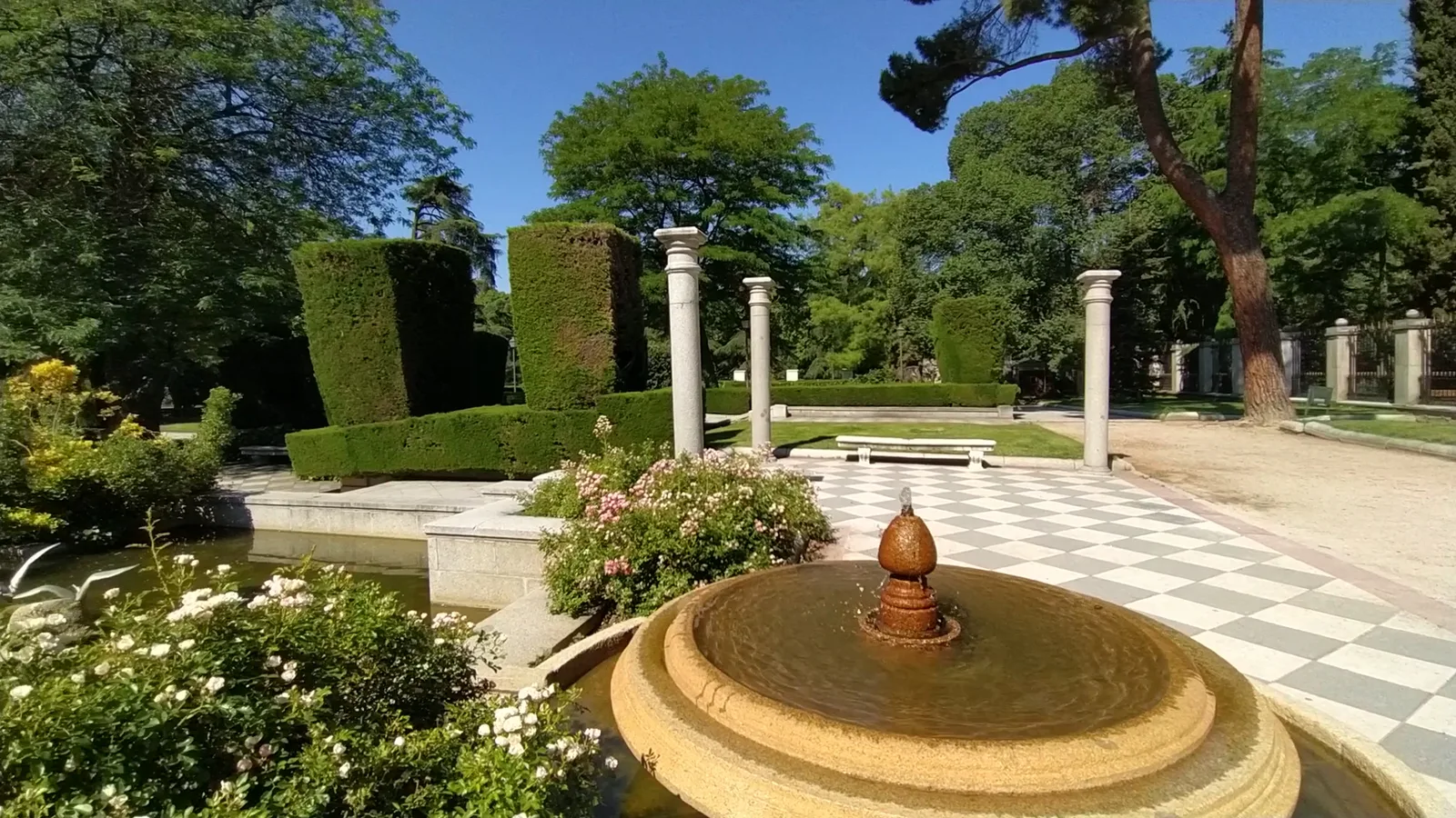 Main view at Cecilio Rodríguez Garden Madrid — travel photo
