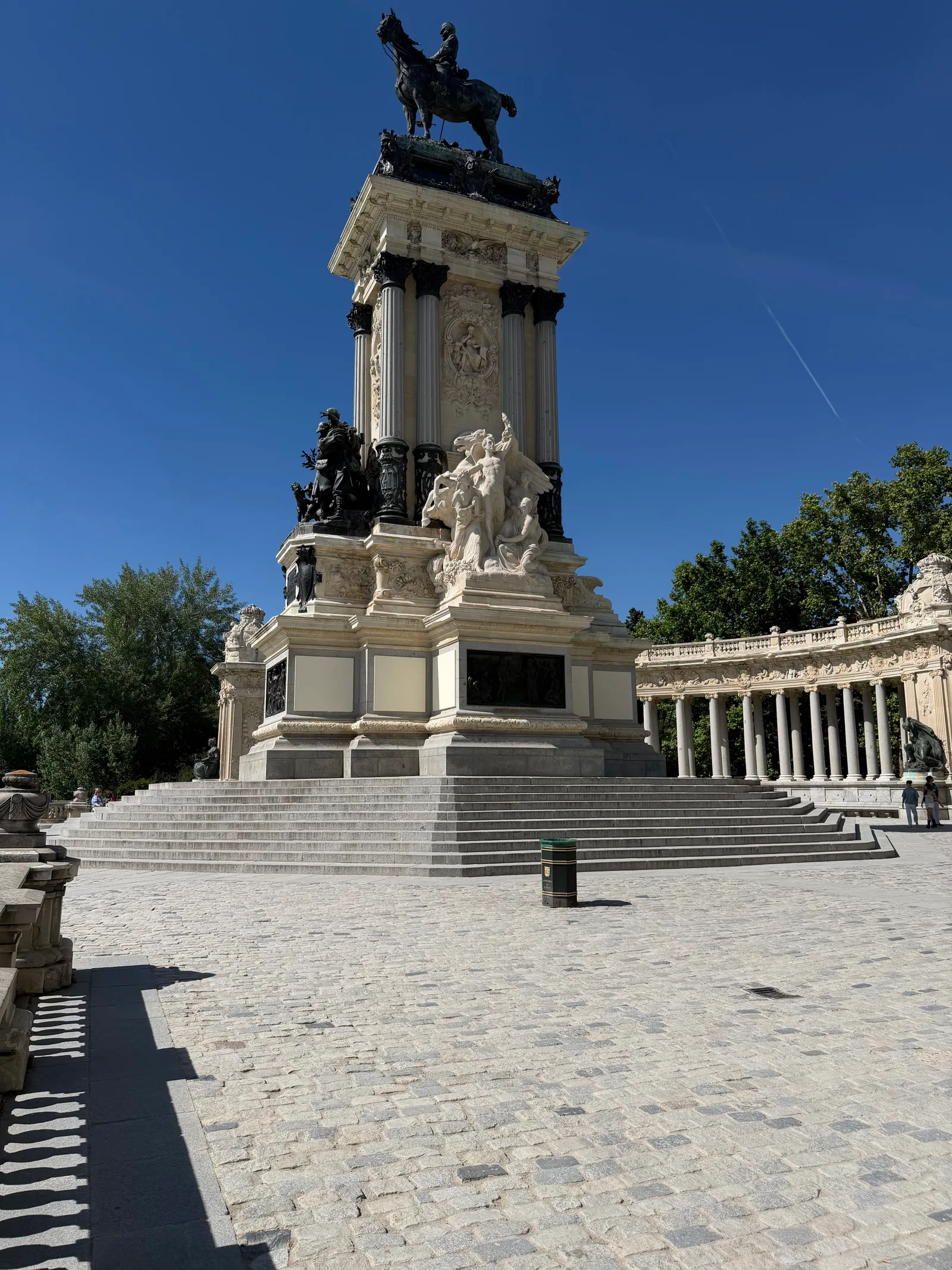 Details at El Retiro Park Madrid — travel photo