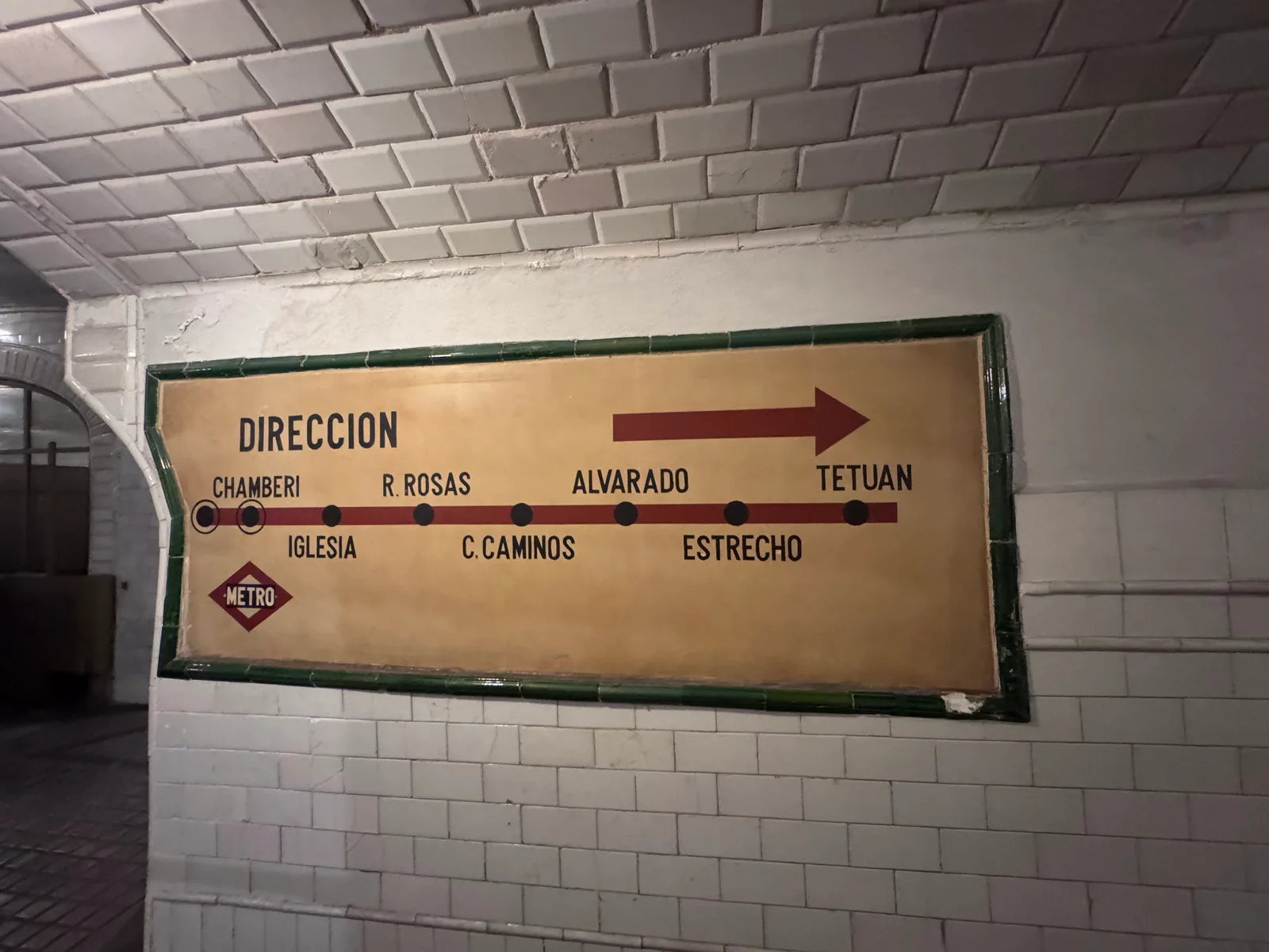 Details at Estación Museo de Chamberí Madrid — travel photo