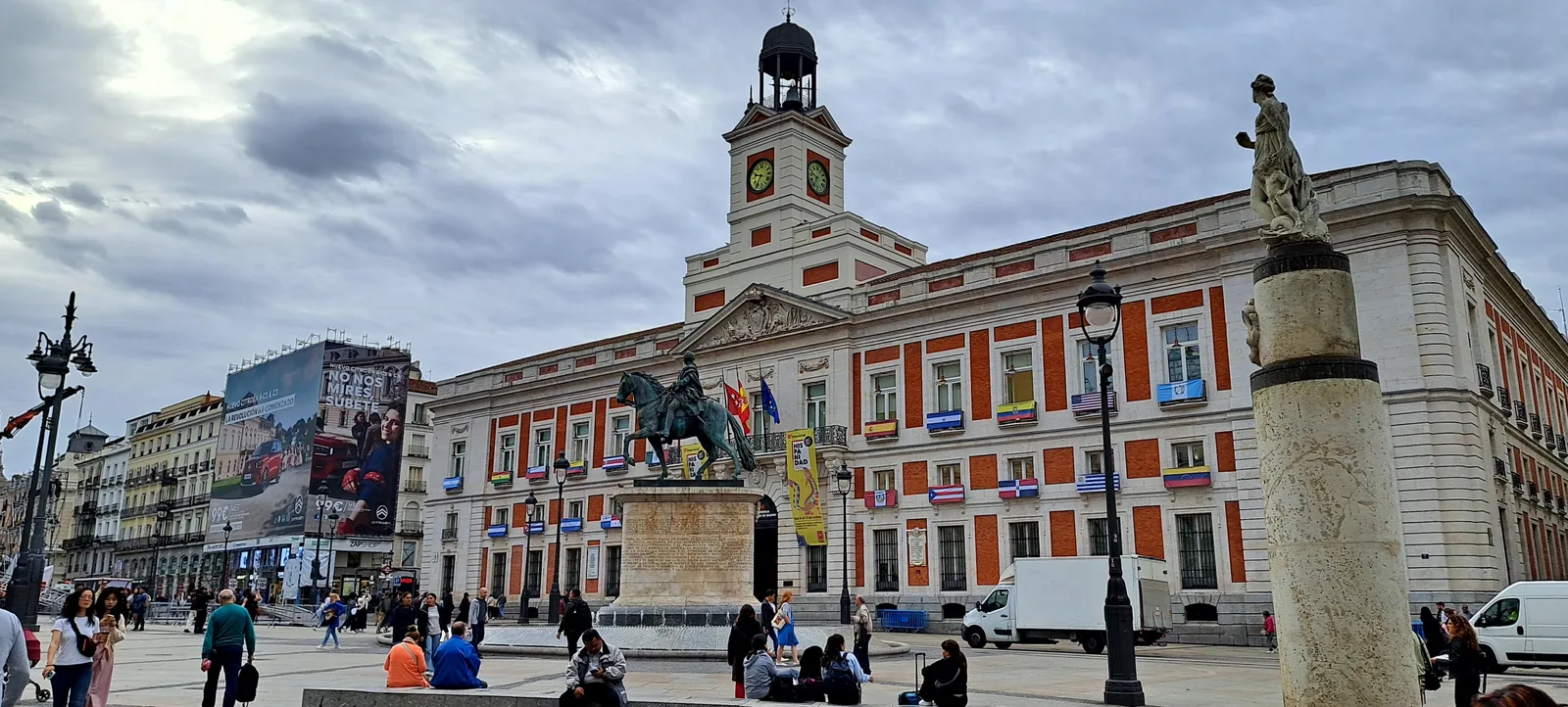 Atmosphere at Kilometre Zero Madrid — travel photo