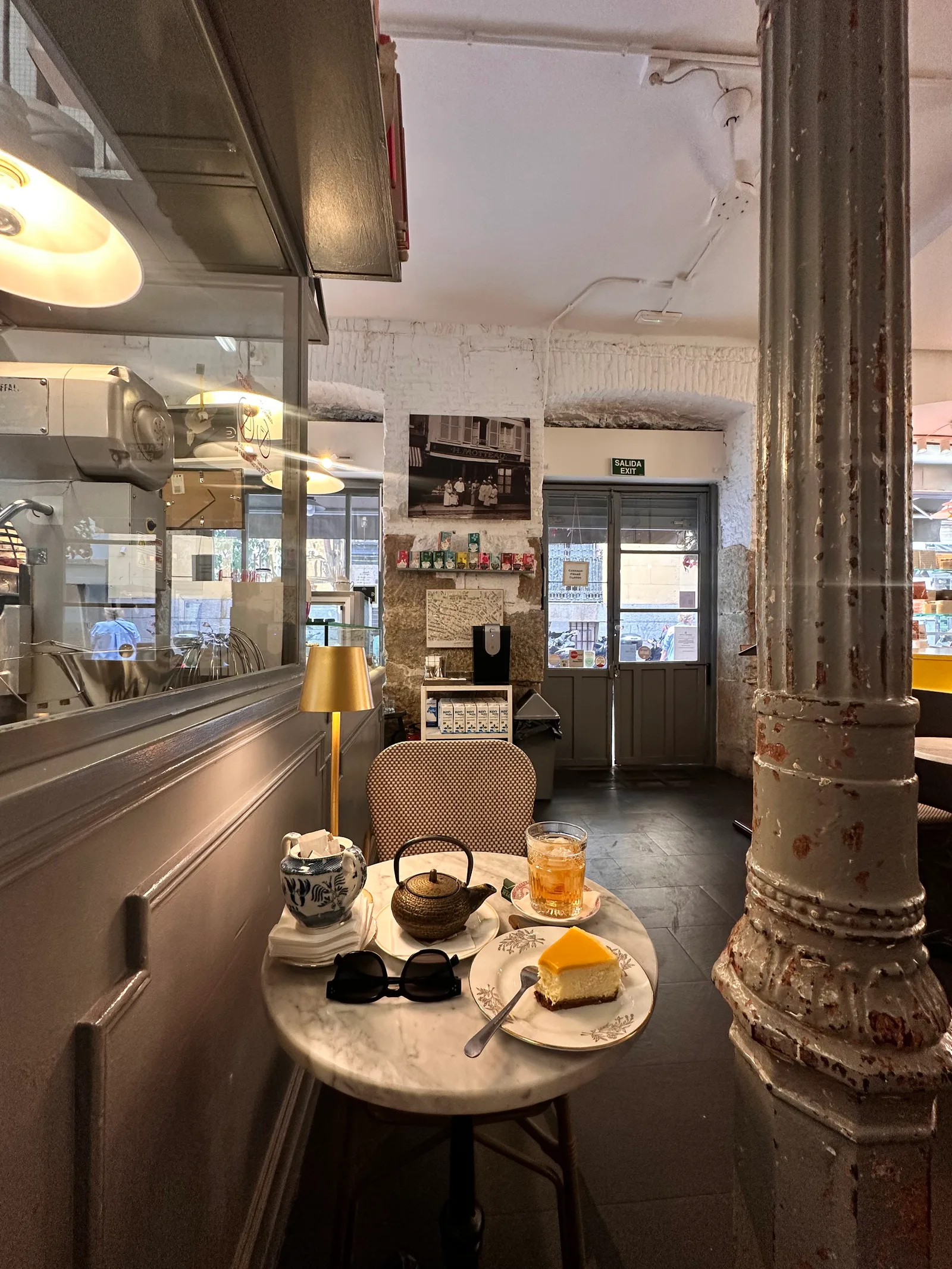 Interior at Motteau Pasteleria Madrid — travel photo