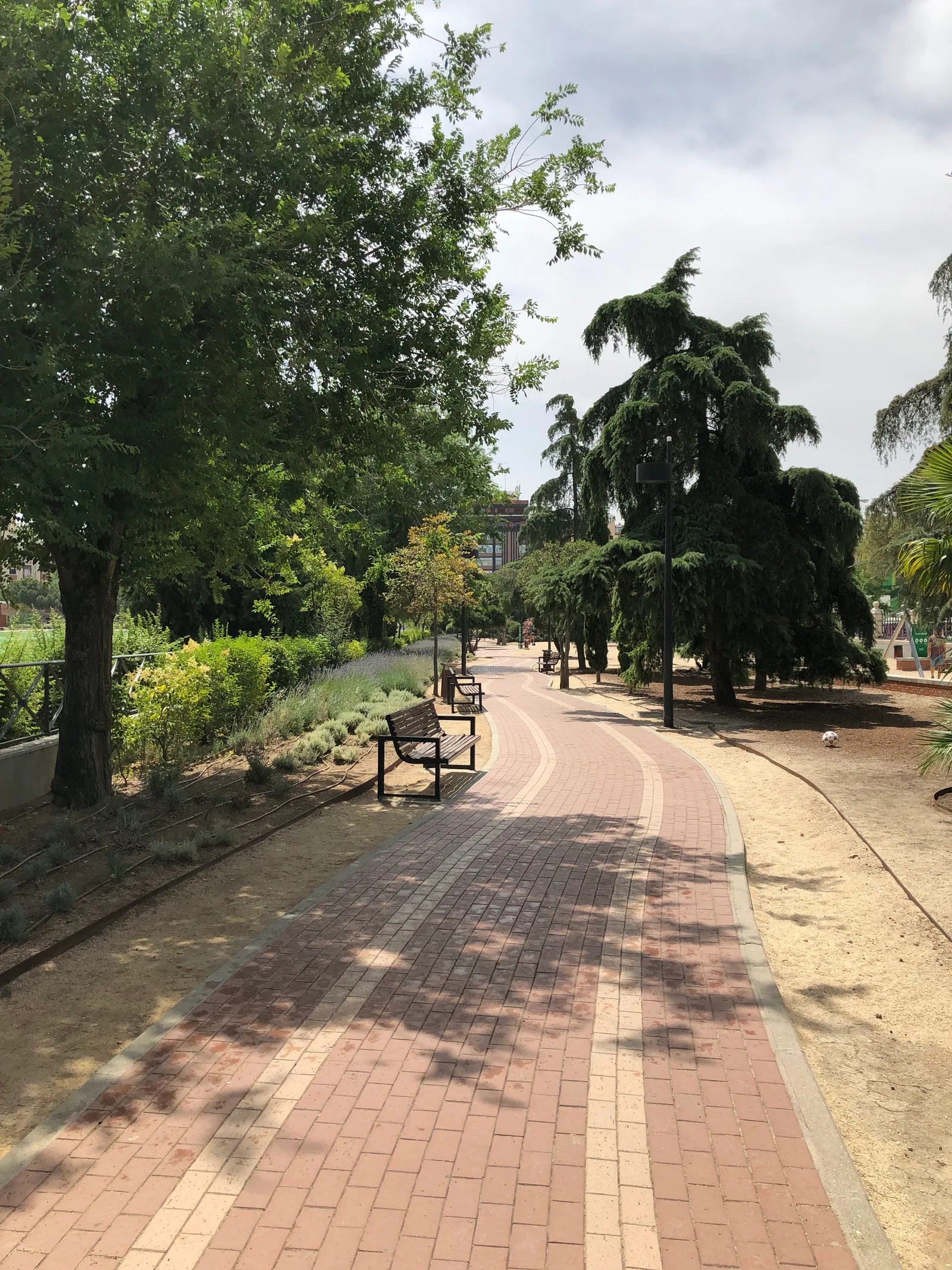Atmosphere at Parque de Santander Madrid — travel photo