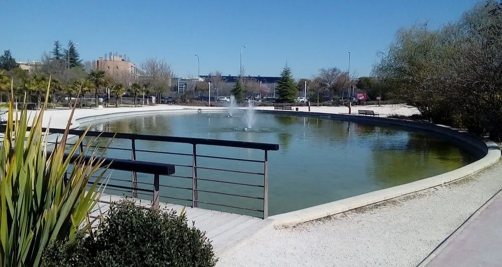 Atmosphere at Parque Juan Pablo II Madrid — travel photo
