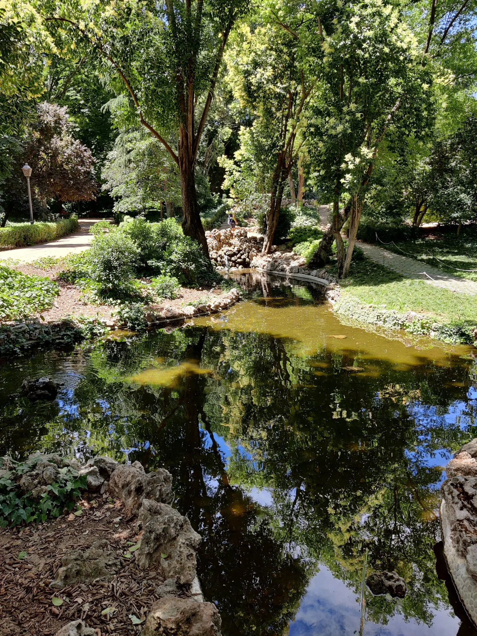 Atmosphere at Quinta de la Fuente del Berro Park Madrid — travel photo