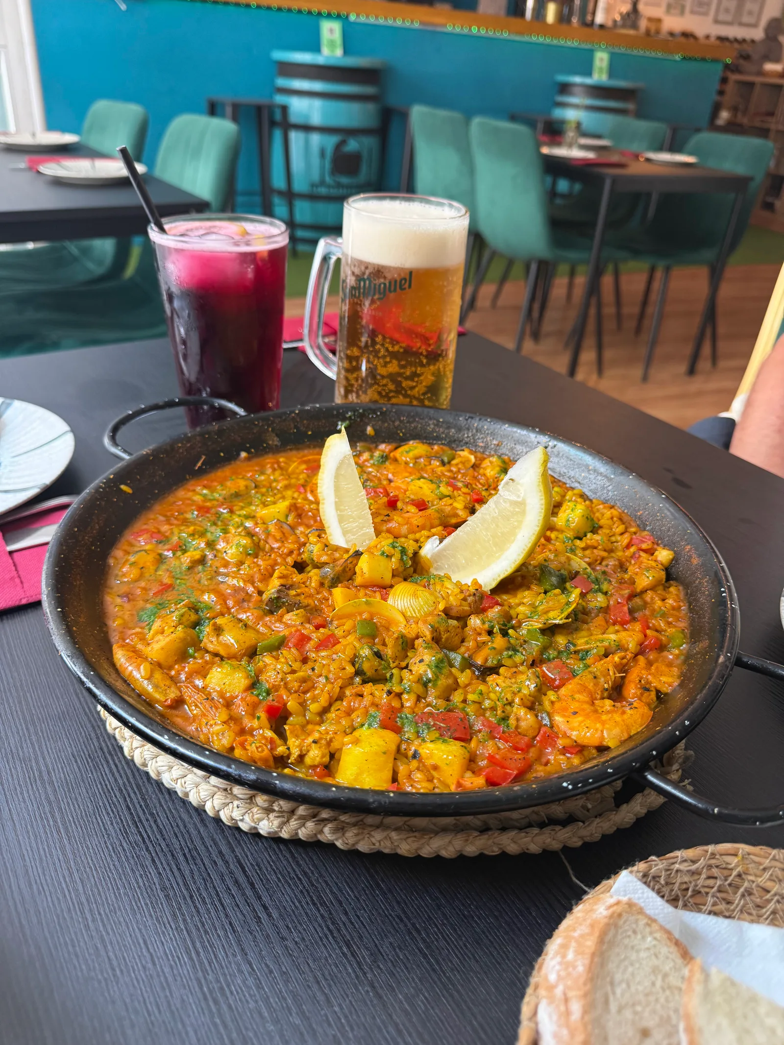 Atmosphere at El Gastronauta Malaga — travel photo