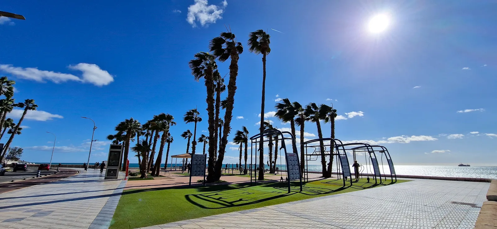 Main view at Parque de ejercicios del Paseo Marítimo Malaga — travel photo