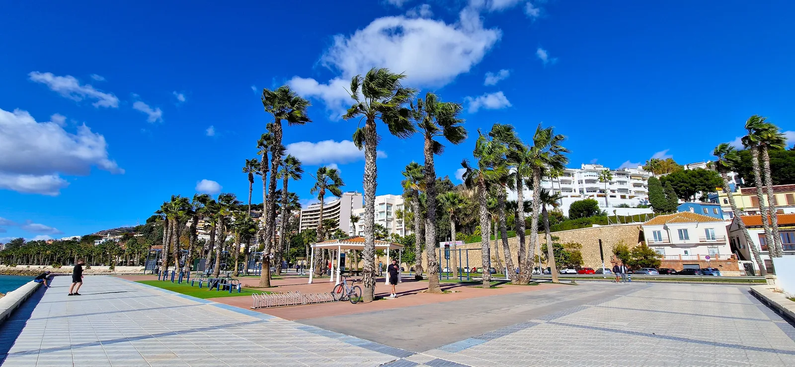 Interior at Parque de ejercicios del Paseo Marítimo Malaga — travel photo