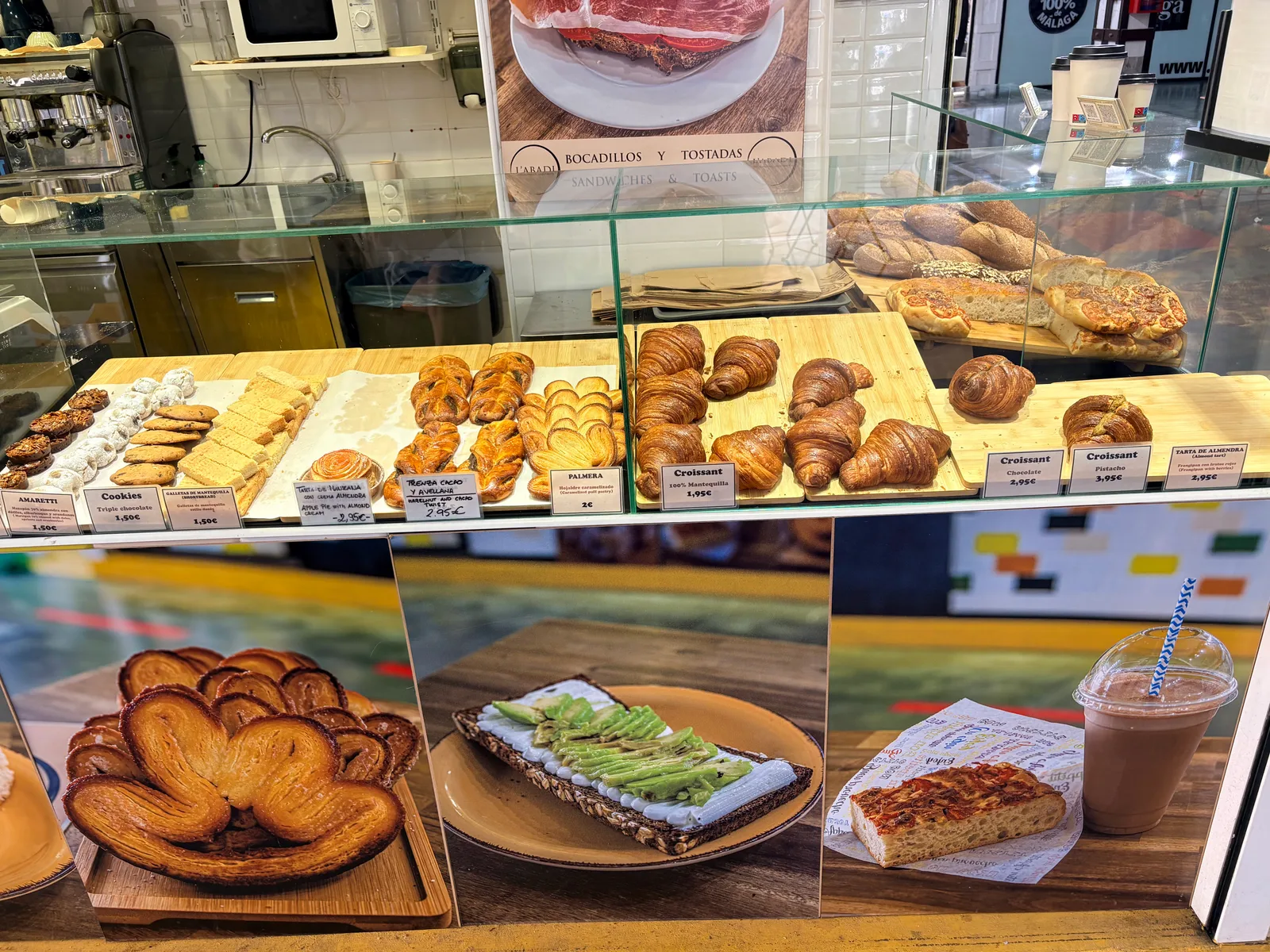Details at Pastelería L'abadi Malaga — travel photo