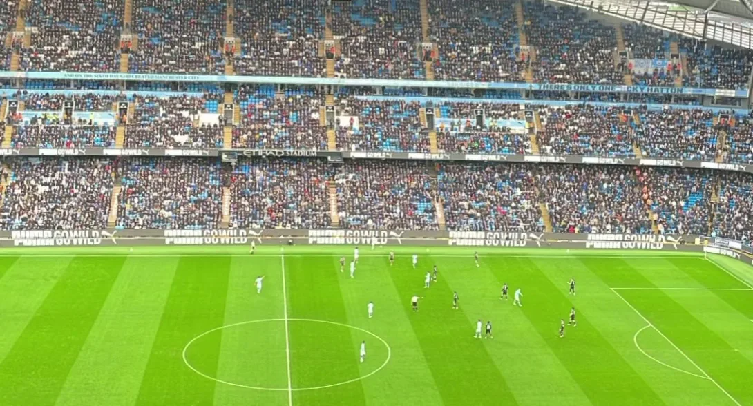 Atmosphere at Etihad Stadium Manchester — travel photo