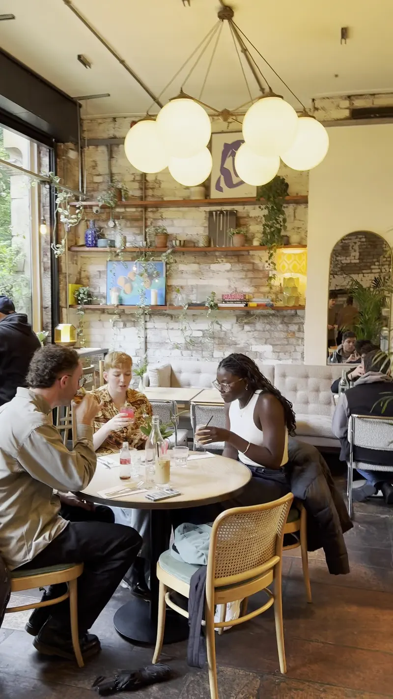 Evelyn's Cafe Bar