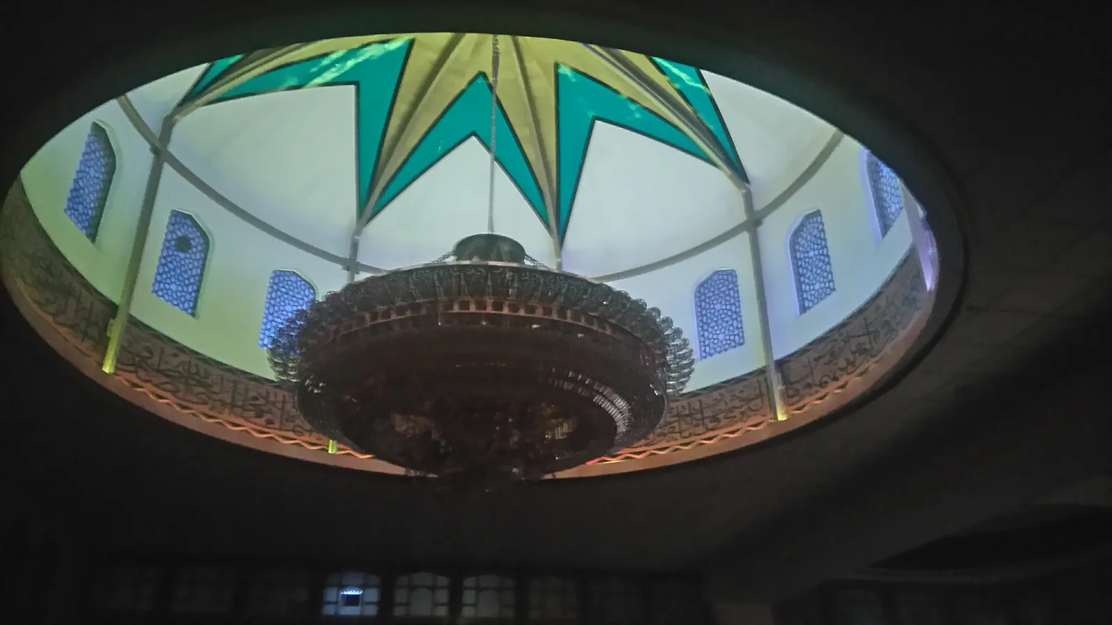 Main view at Manchester Central Mosque [Jamiat-Ul-Muslimin] Manchester — travel photo