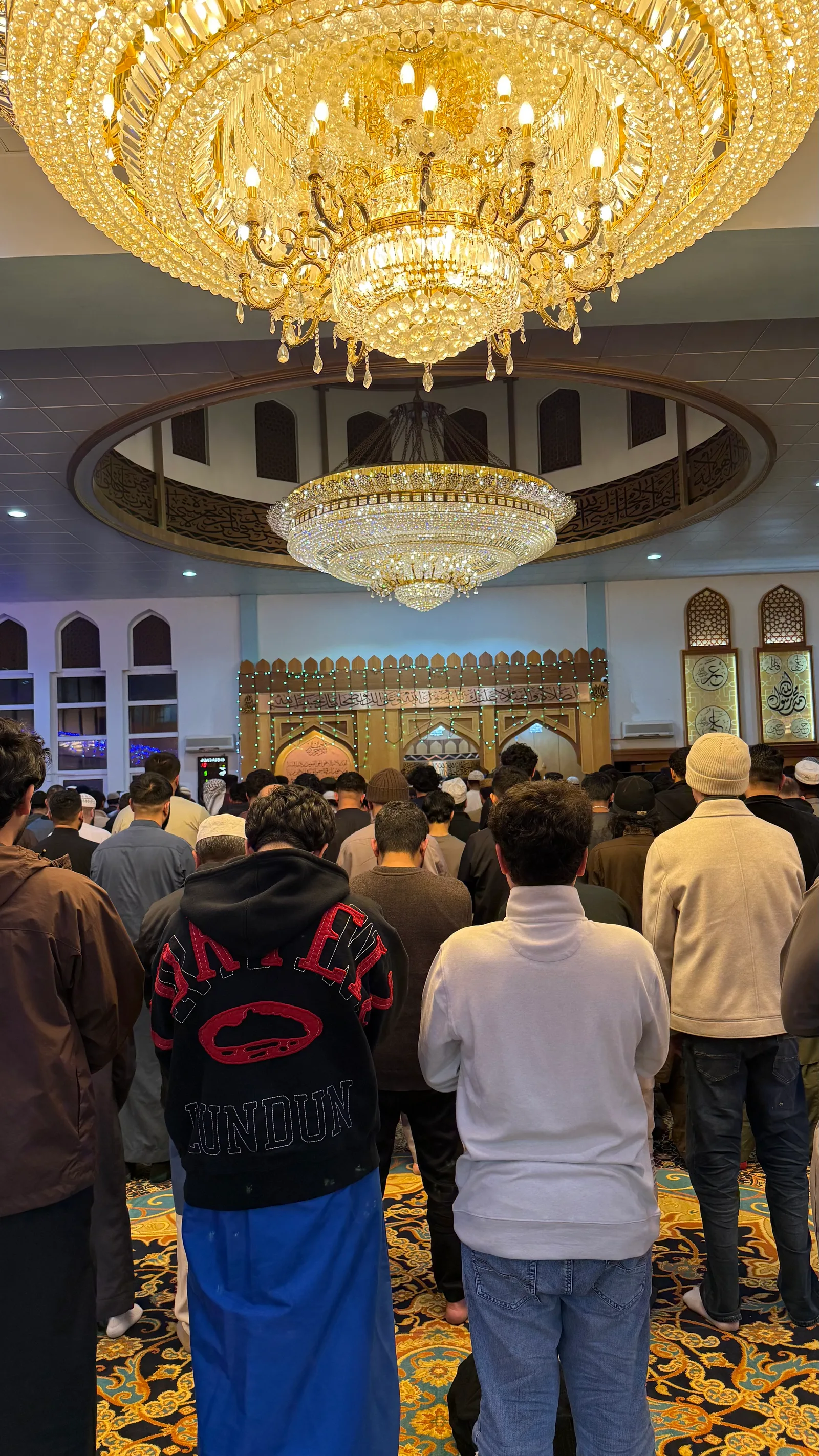 Interior at Manchester Central Mosque [Jamiat-Ul-Muslimin] Manchester — travel photo
