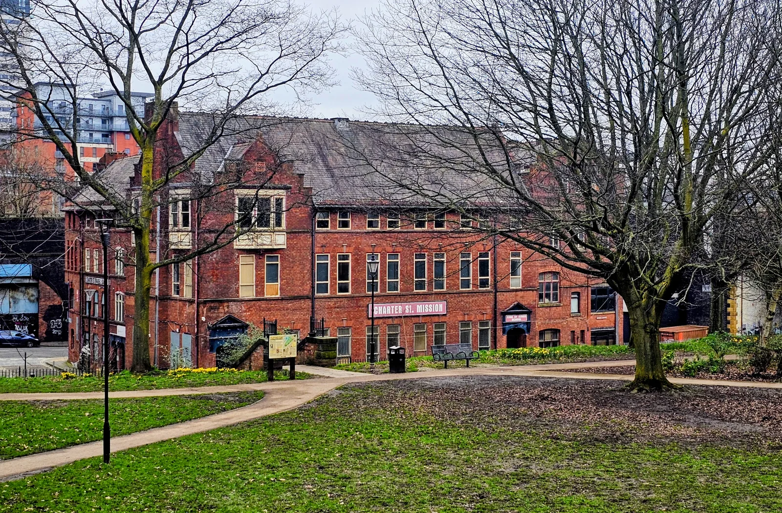 Atmosphere at St Michael's Flags & Angel Meadow Park Manchester — travel photo