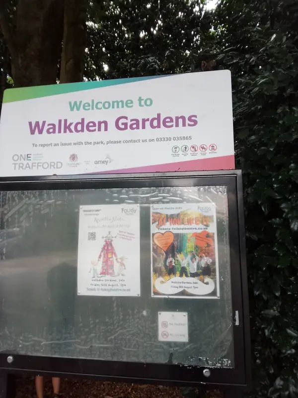 Details at Walkden Gardens Manchester — travel photo