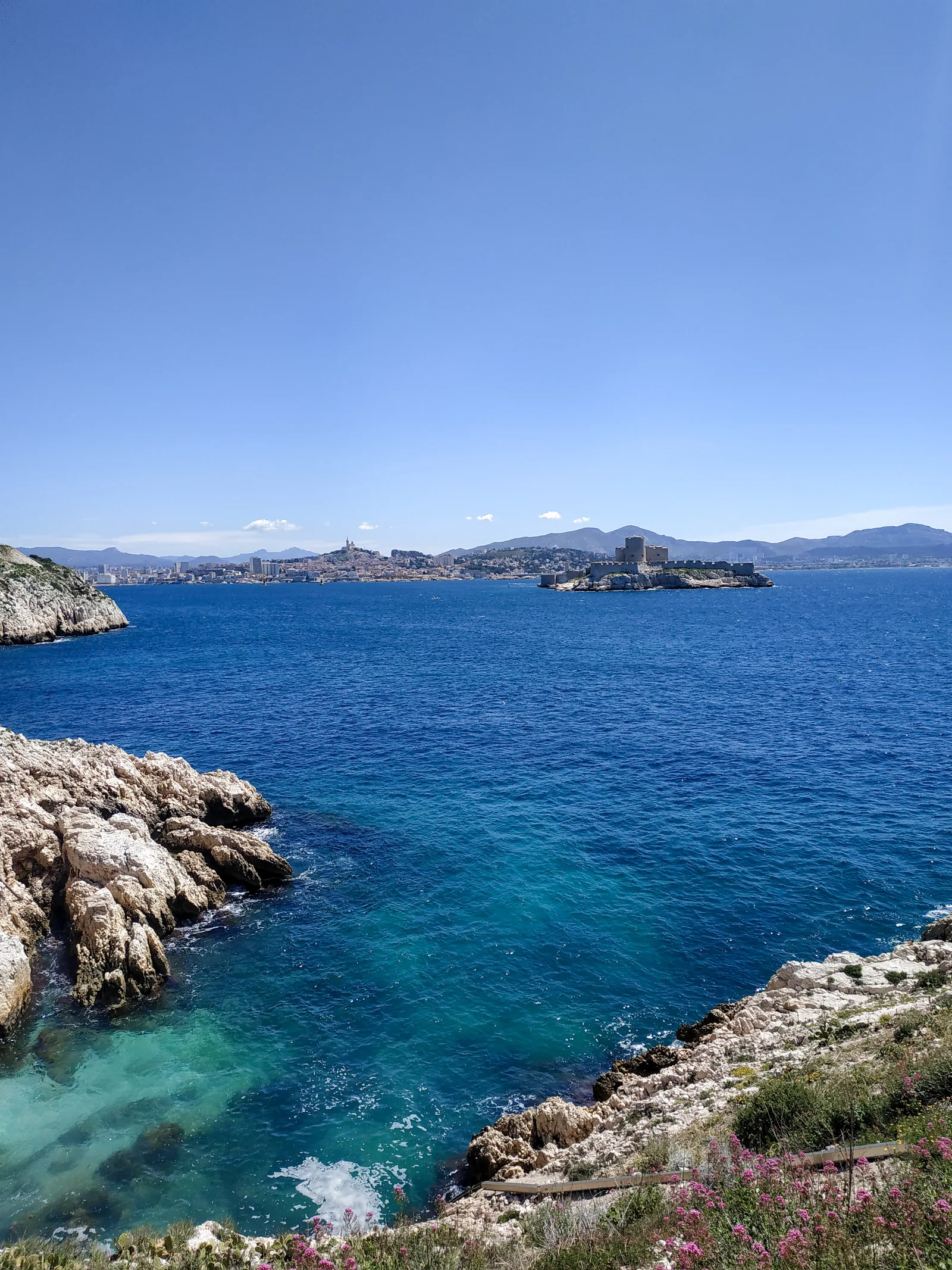 Atmosphere at Fort de Ratonneau Marseille — travel photo