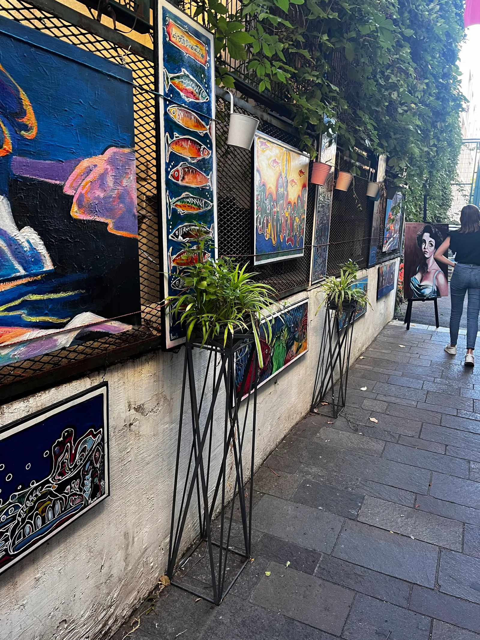 Atmosphere at La boule des vents Marseille — travel photo